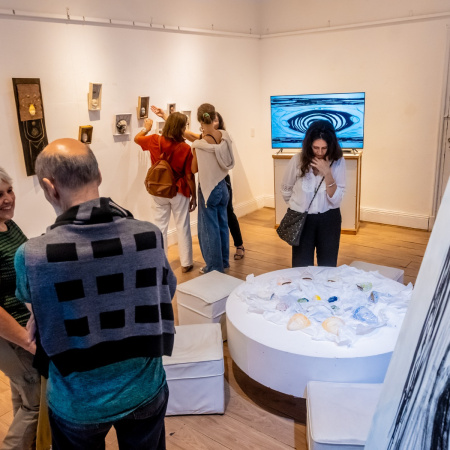 La galería de arte municipal Tono Local abrió sus puertas a la muestra “Gira”