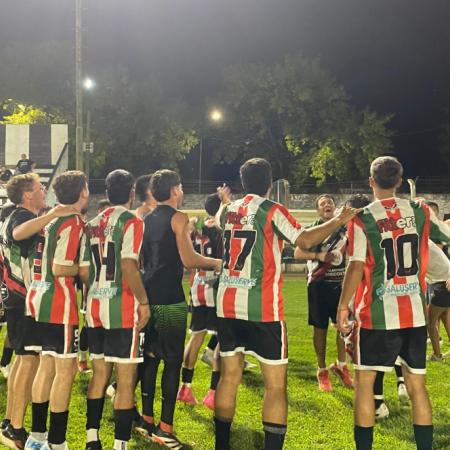 Ambos Mundos, campeón a su manera: invicto, resiliente y con una noche que terminó en fiesta