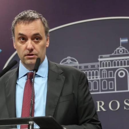 La conferencia de Adorni que terminó en escándalo: “Se escapó de los periodistas”, denuncian