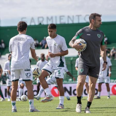 Sarmiento vuelve al trabajo con la mira en Barracas y tiempo extra para ajustar piezas