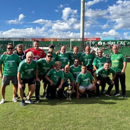 Sarmiento homenajeó a sus campeones de la Liga Deportiva del Oeste en el Eva Perón