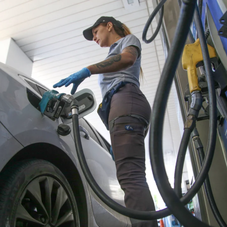 Ocho países bajaron temporalmente los impuestos a los combustibles ¿Y Argentina?