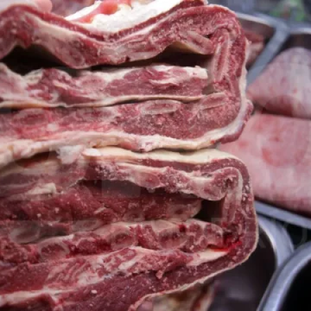 La carne impulsó la inflación en marzo y ya hay municipios que pagan sueldos con vales