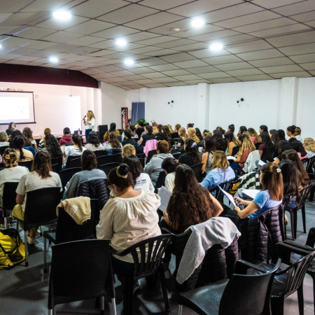 Capacitan sobre seguridad alimentaria a personal de jardines maternales municipales