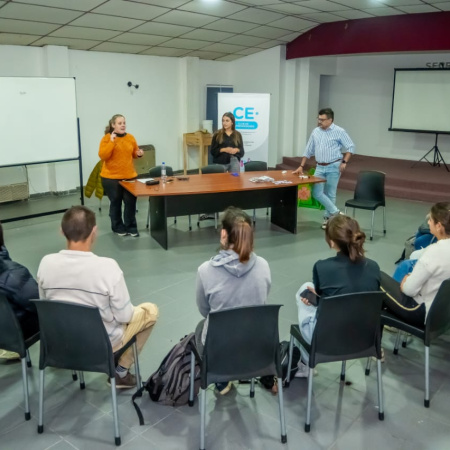 Inició el programa "Aprender a Emprender" para jóvenes de la ciudad