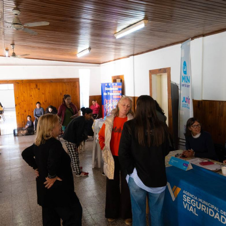 El Municipio llevó “La Muni en tu Barrio” al Emilio Mitre en una jornada de servicios y cercanía con los vecinos