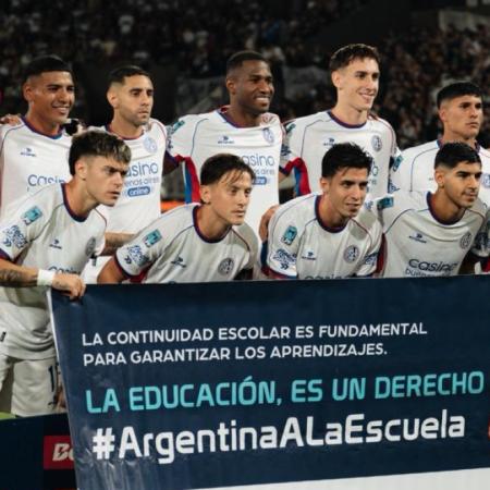 Romaña calentó la previa ante Santos: “Si toca meterle a Neymar, le vamos a meter”