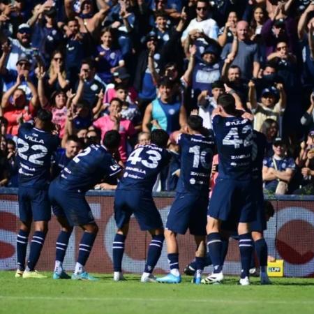 Independiente Rivadavia goleó 5-1 a Gimnasia de Mendoza y se aseguró la primera posición