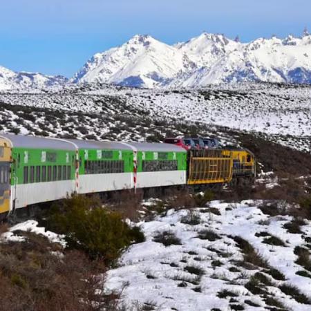 El único tren que une el mar con la cordillera y funciona en Argentina: recorre 827 km por la Patagonia