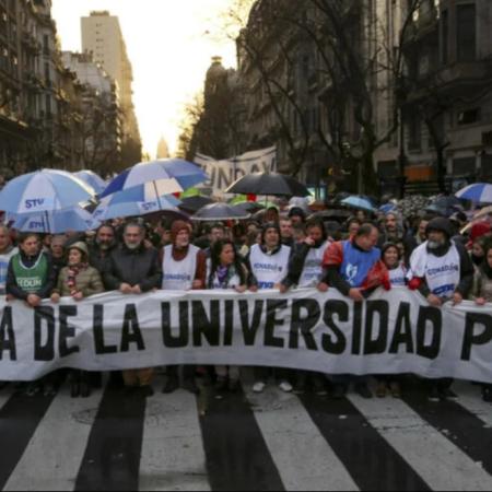 Los sueldos universitarios pierden 32% con Milei: cuánto necesitan para recomponerse