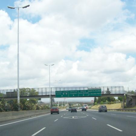 Preocupación por robos en el Acceso Oeste: ataques a motociclistas y piratas del asfalto