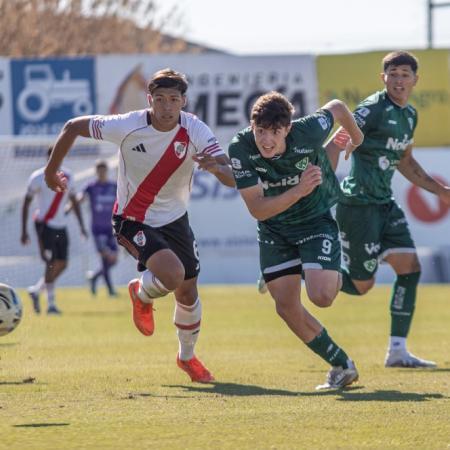 Sarmiento peleó hasta el final pero cayó ante River en Reserva