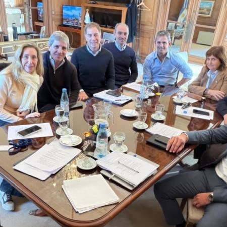 En medio de la exhibición de la interna, la mesa política se reunió con eje en la agenda legislativa