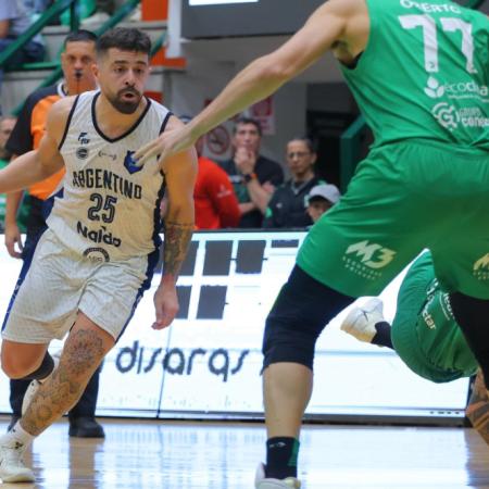 En un final dramático, Argentino cayó ante Atenas en el primer punto por la permanencia