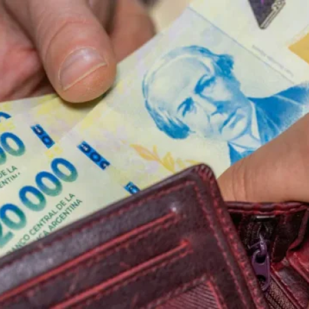 Se frenó el alza del crédito en pesos, pero crece en dólares