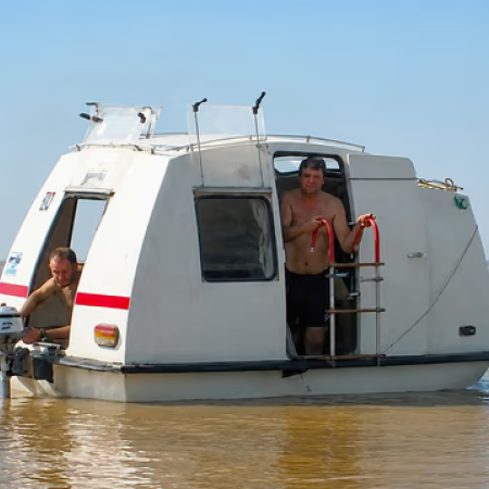 El antecedente argentino de las SUV chinas que flotan: así es la Boyita que supo verse en la Laguna de Gómez