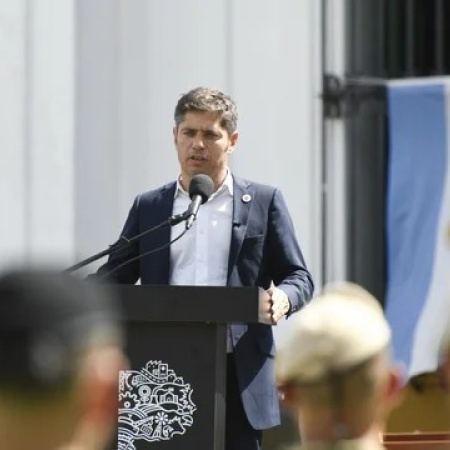 Kicillof: “Milei no cuida el empleo, cuida uno solo, el de Adorni"