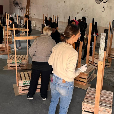 El Municipio avanza con la entrega de cestos domiciliarios y concientización ambiental en los barrios
