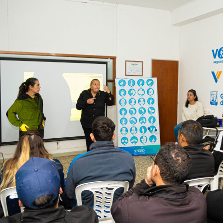 Capacitan a trabajadores municipales en lengua de señas para fortalecer la atención inclusiva y fomentar la accesibilidad con los vecinos
