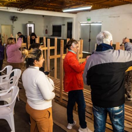 Nueva jornada de entrega de cestos y capacitación sobre gestión de residuos en el barrio 11 de Julio