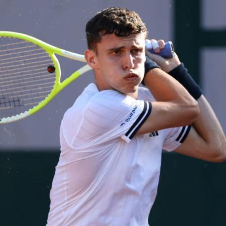 Juan Manuel Cerúndolo dio el batacazo del año y eliminó a Sinner en Roland Garros