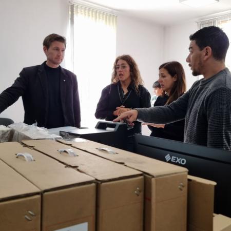 El Ministerio de Salud bonaerense entregó equipamiento informático a los municipios de Junín y Alem