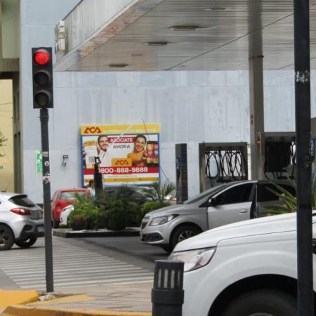 El gasto en nafta para los hogares argentinos aumentó casi $39.000 por mes desde el inicio de la guerra