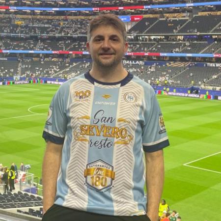Mundial: con la camiseta del Depo, un vecino de Baigorrita alentó a la Selección en Estados Unidos