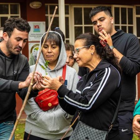 El Gobierno de Junín dictó un taller de poda y manejo otoñal de árboles frutales