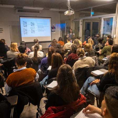 Comenzó el curso sobre Comunicación y Contenido en Redes Sociales con más de 50 inscriptos