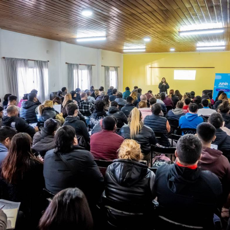 Más de 100 vecinos participaron de una capacitación sobre manipulación segura de alimentos