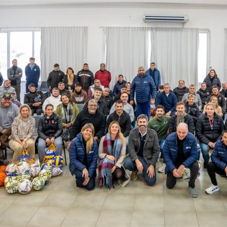 El Municipio entregó equipamiento deportivo a decenas de clubes y deportistas de Junín