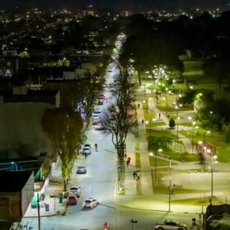 Quedó habilitada una nueva etapa de reconversión LED en el Parque Central de Junín