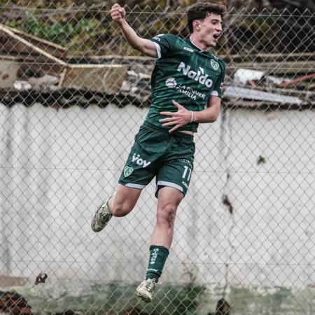 Agustín San Juan, otro juvenil juninense que dio el salto al plantel profesional de Sarmiento
