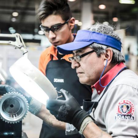 En mayo volvió a caer la industria, pero hay señales de rebote