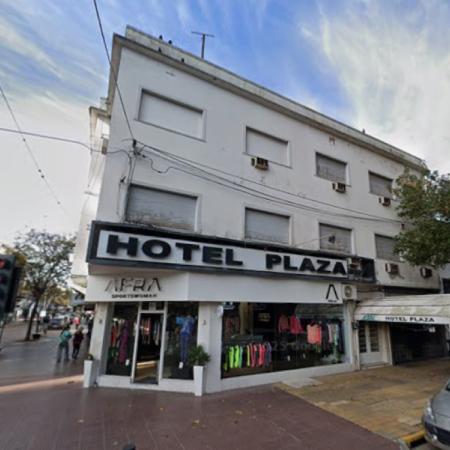 Dos hoteles cerrados en el centro Junín: una postal que contrasta con Roque Sáenz Peña