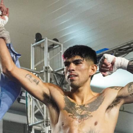 Francisco Olguín se quedó con el duelo juninense tras noquear a De León en el primer round