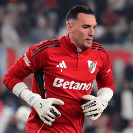 Armani rechazó la propuesta de Sarmiento y continuará en River