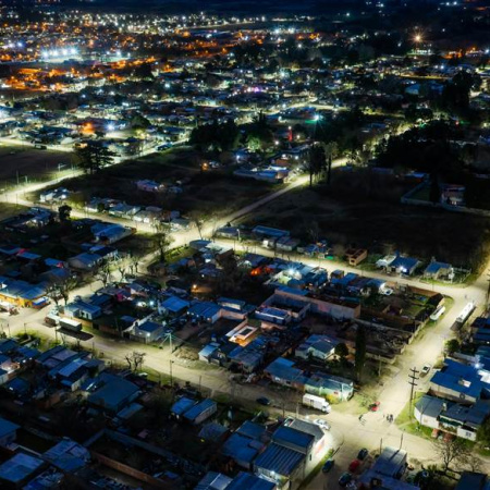 El Gobierno de Junín completó la reconversión a LED en el barrio Bicentenario con más de 400 nuevas luminarias