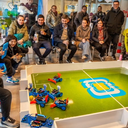 Alumnos de la Escuela Municipal de Robótica mostraron los proyectos que impulsan su aprendizaje tecnológico