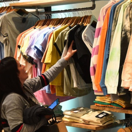 Por el aguinaldo y el Mundial, las ventas minoristas pyme crecieron 0,9% interanual en junio