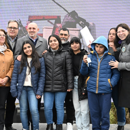 Con un emotivo acto, entregaron las 22 viviendas adjudicadas en Iriarte