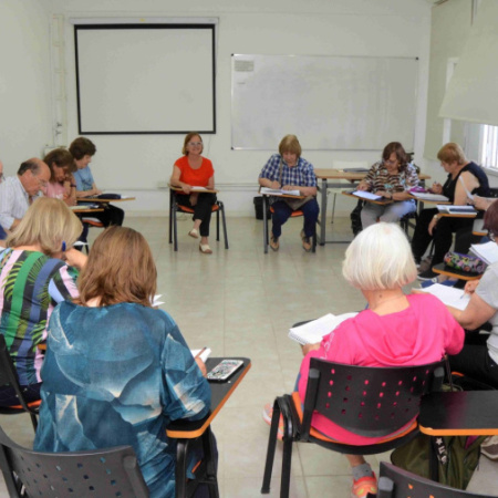 La UNNOBA abrió la inscripción a cursos para adultos mayores y a una diplomatura en sostenibilidad aplicada a la indumentaria