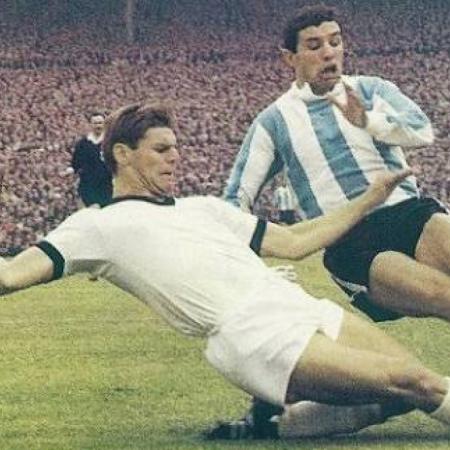 Luis Artime, el futbolista que se crió en Junín y enfrentó a Inglaterra en el Mundial de 1966