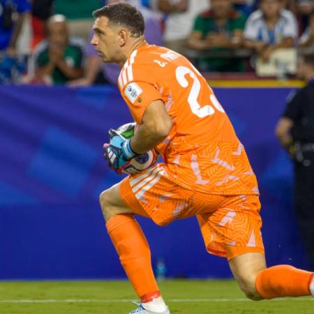 Preocupación en la Selección argentina: el “Dibu” Martínez analiza la posibilidad de “dar un paso al costado”