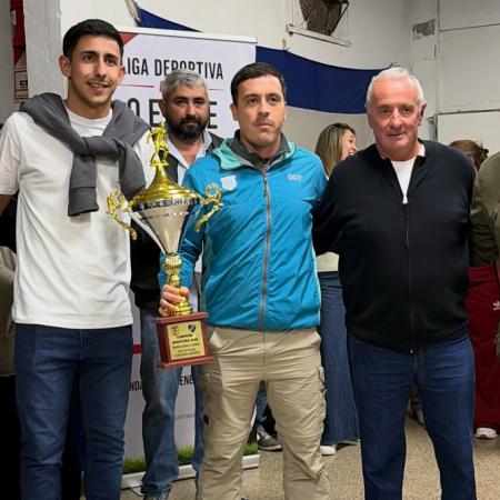 La Liga Deportiva del Oeste premió a los campeones de la temporada y reconoció a los protagonistas del fútbol local