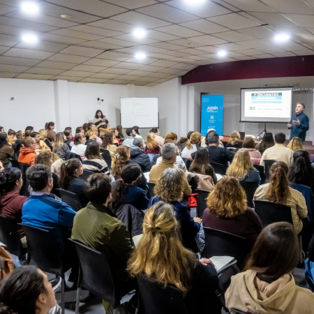 Más de 130 emprendedores participaron de una capacitación sobre nuevas tendencias en marketing en Junín