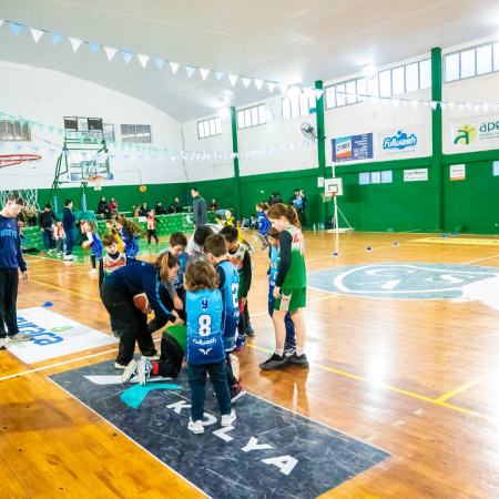 Más de 100 niños disfrutaron de un encuentro de cebollitas en el Club Sarmiento
