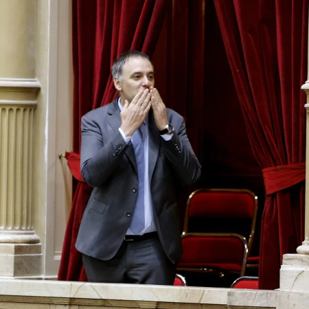 La Justicia envió un requerimiento a Manuel Adorni para que justifique su patrimonio