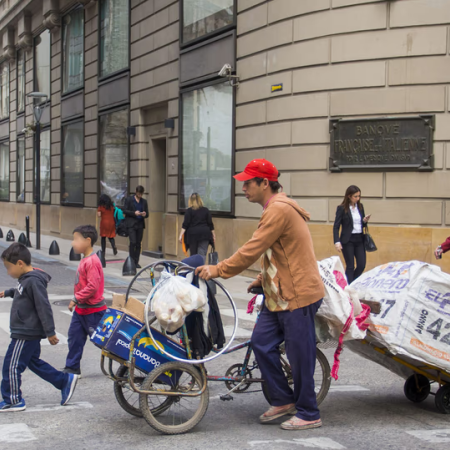 El impactante dato de la realidad económica: casi cuatro de cada diez jóvenes no pueden comprarse ropa